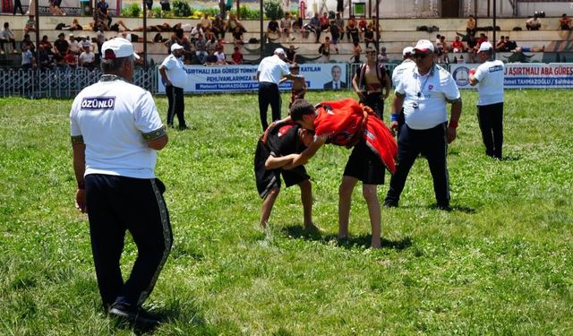Aşırtmalı Aba Güreşi Türkiye Şampiyonası Gaziantep’te başladı