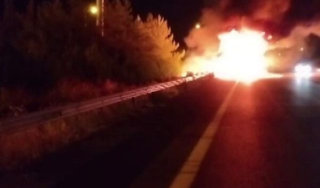 Gaziantep’te seyir halindeki tır alev alev yandı! Kullanılamaz hale geldi