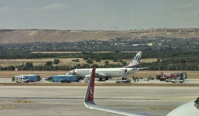 Gaziantep’te lastiği patlayan uçakla ilgili Bakanlıktan açıklama yapıldı!