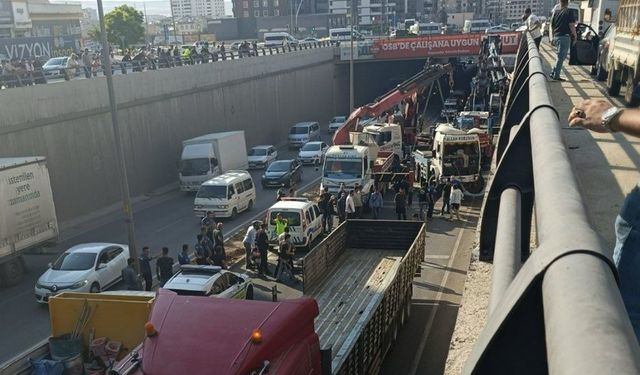 Gaziantep Beykent kavşağında kaza: Trafik durma noktasına geldi!