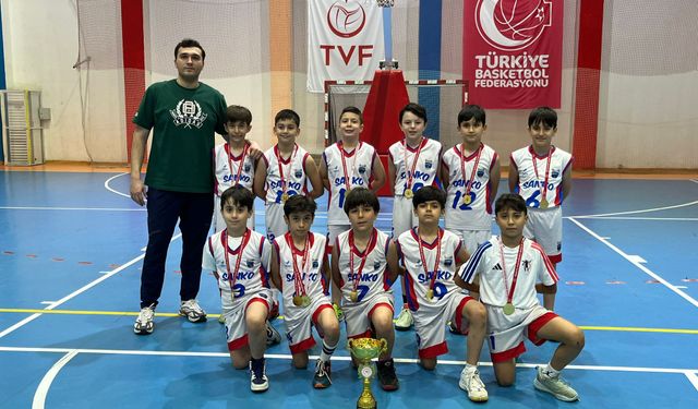 SANKO Okulları minik erkek basketbol takımı şampiyon oldu