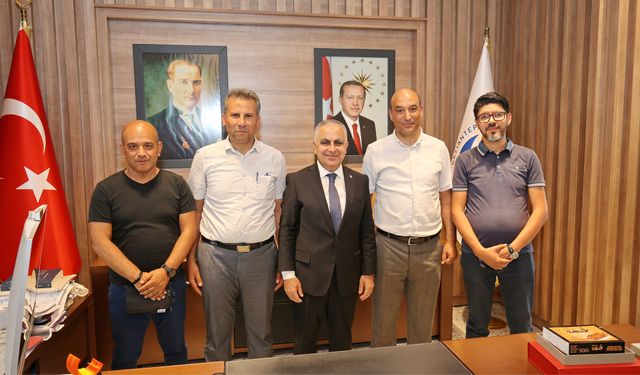 Akademisyenlerden Rektör Doğan’a ziyaret! Görüş alışverişinde bulundular…