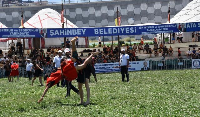 Gaziantep’te büyük heyecan: 600 Güreşçi er meydanında!