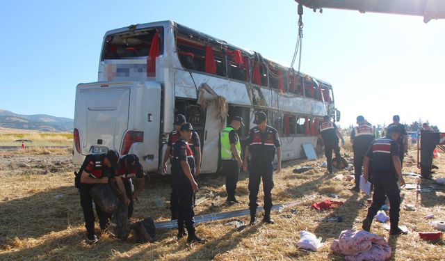 Amasya’da yolcu otobüsü devrildi! Yaralılar var…