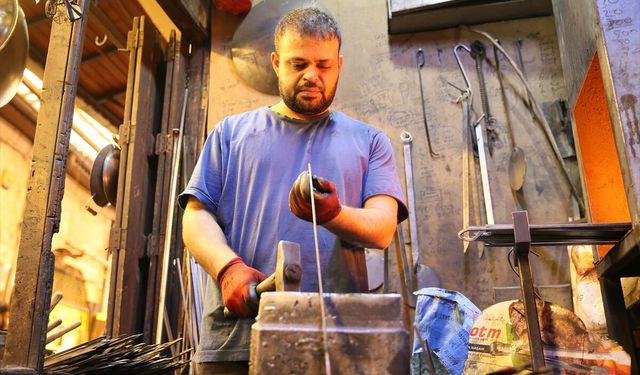 Gaziantep’te kebap şişlerine üç kuşaktır şekil veriyorlar!