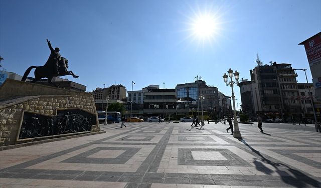 Gaziantep'te kavurucu sıcaklar hayatı felç etti! (VİDEOHABER)