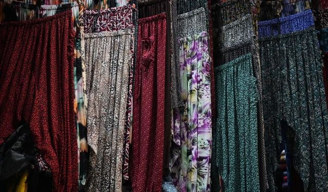 Gaziantep'te sıcak havalarda tercih değişti! Vatandaşlar şalvara yöneldi