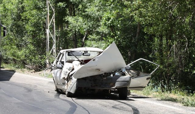 Kamyonetle Fiat Tofaş kafa kafaya çarpıştı! Ölü ve yaralılar var