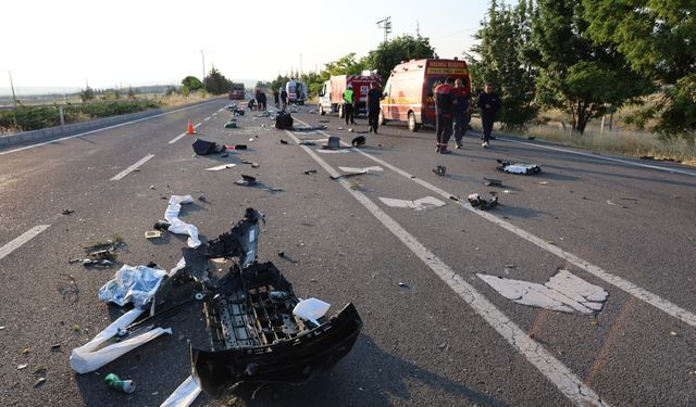 Feci kaza! Ortalık savaş alanına döndü: Aynı aileden 3 ölü 1 yaralı…