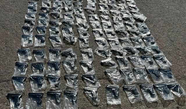 Yolcu otobüsünden cephanelik çıktı! 120 silah ele geçirildi