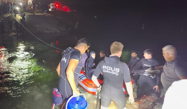 Fırat Nehri'nde su seviyesi yükseldi: Mahsur kalan 26 kişi kurtarıldı