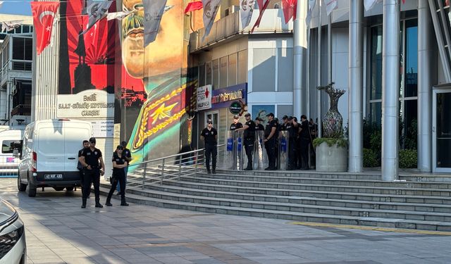 İzmit Belediyesi’ne şok operasyon! Belediye Başkanı ve eşi gözaltında…