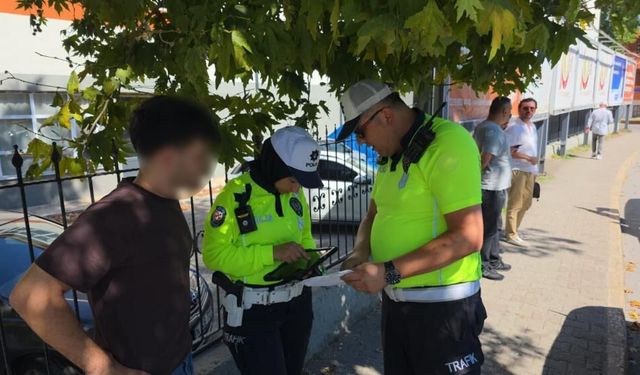 Ehliyet sevinci birkaç saat sürdü! Yayaya yol vermeyince iptal edildi
