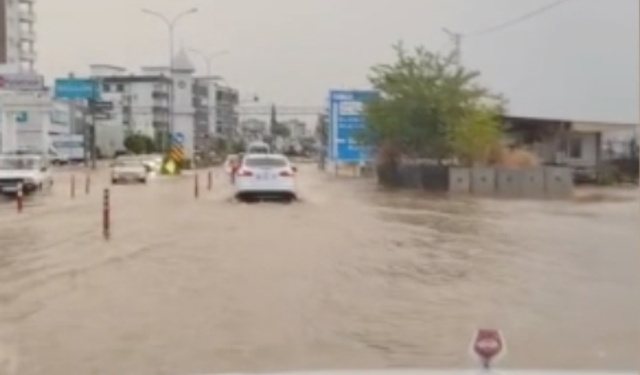 Sağanak yağış Osmaniye'de hayatı olumsuz etkiledi (VİDEOHABER)