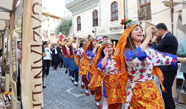 Gaziantep’te Tarihi Bey Mahallesi’nin dar sokakları sanatla hayat buldu