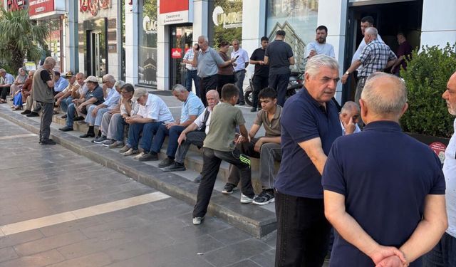 Vatandaşlar Gaziantep’in dev konut projesine akın etti! Binlerce kişi başvuru sırasında…