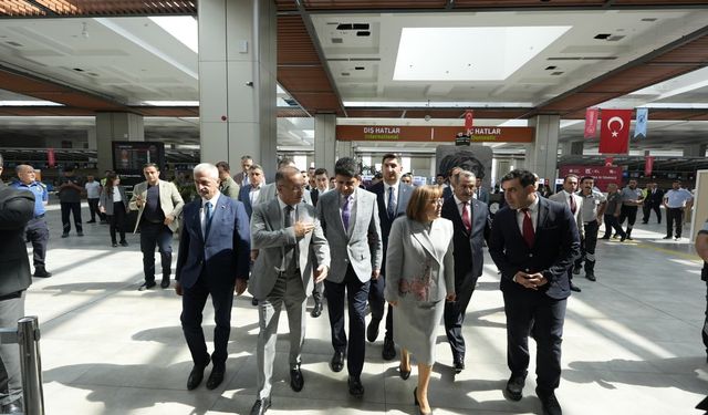Hafıza ve Hatıra 15 Temmuz Resim Sergisi Gaziantep Havalimanı'nda vatandaşlarla buluştu