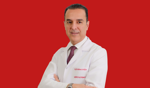 Yaz sıcakları böbrek taşını tetikliyor: Üroloji Uzmanı Prof. Dr. Solakhan’dan önemli uyarılar