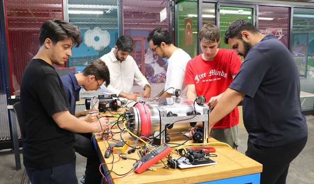 Gaziantep’te yerli yazılım ve yapay zeka destekli su altı aracıyla TEKNOFEST'te derece hedefliyorlar