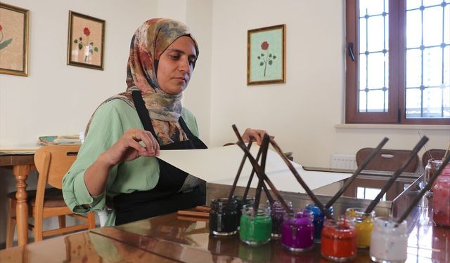 Gaziantep’te Ebru sanatıyla önce ruhunu dinlendirdi, şimdi usta öğreticiliğe hazırlanıyor