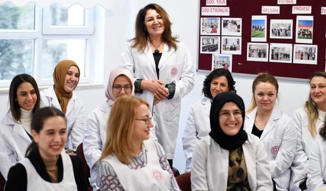 Merakla bekleniyordu! Öğretmenlerin mazerete bağlı yer değiştirme sonuçları açıklandı