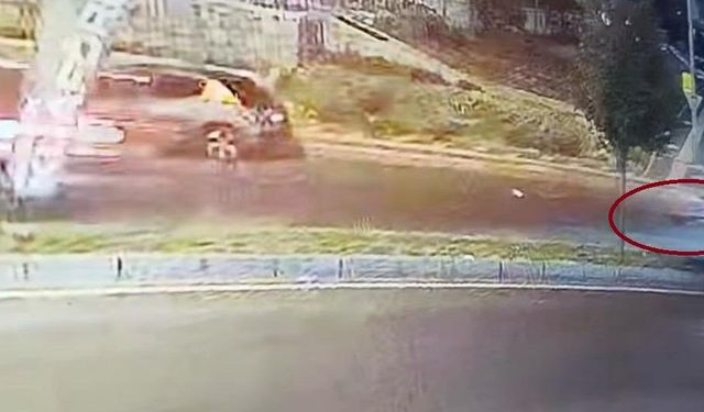 Ters yönde giden motosikletli otomobil ile çarpıştı! O anlar kamerada…