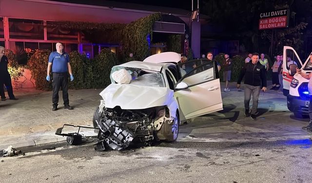 Kavşakta can pazarı! Otomobil ile jip çarpıştı: 2 kişi hayatını kaybetti