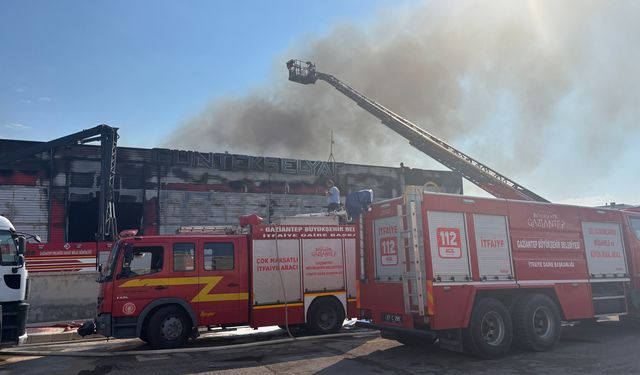 Gaziantep'te fabrika yangını! Ekiplerden anında müdahale…