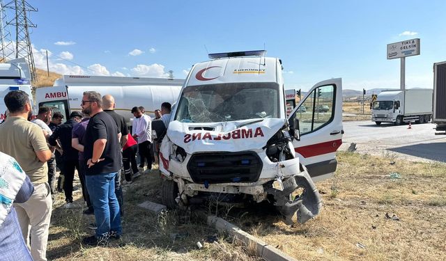 Çorum'da yürekleri ağza getiren kaza! Yaralılar var