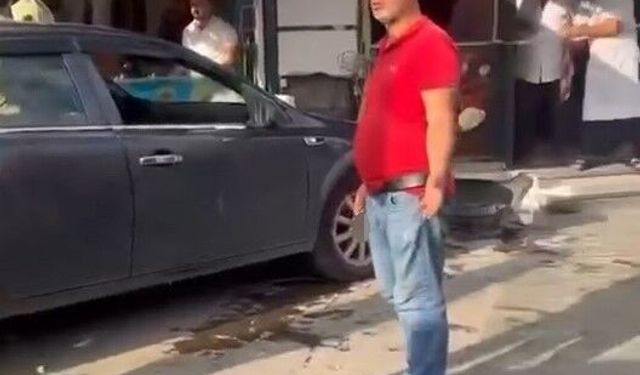 Kontrolden çıkan otomobil dehşet saçtı! Yayalara ve dükkana çarptı: Yaralılar var…