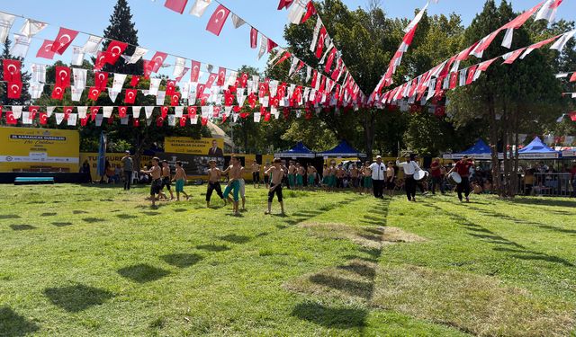 Kahramanmaraş’ta Geleneksel Ağustos Fuarı güreşleri başladı
