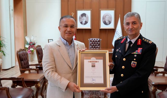 Halil Paşadan Vali Çeber’e ziyaret! Gaziantep’e veda etti…