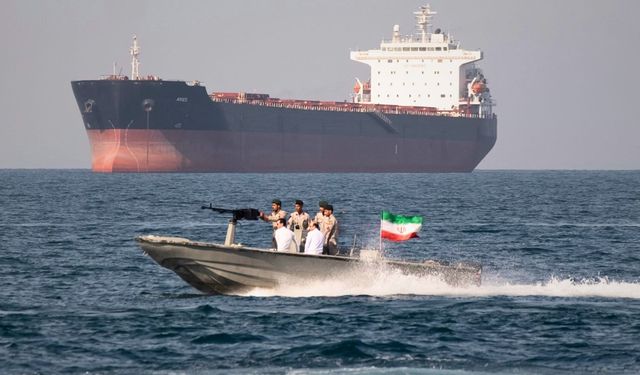 Hürmüz Boğazı’nda tanker trafiğinde tarihi düşüş! Sadece 2 tanker geçti