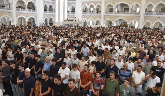 Gaziantep’te Mevlid gecesi coşkusu! Şahinbey Millet Camii dolup taştı