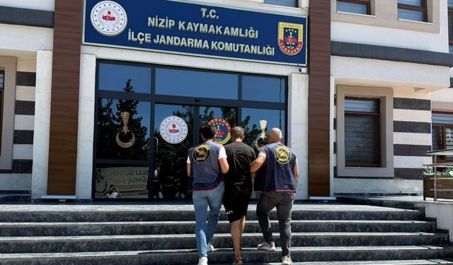 Gaziantep JASAT suçlulara göz açtırmıyor! Saklandığı adreste yakalandı