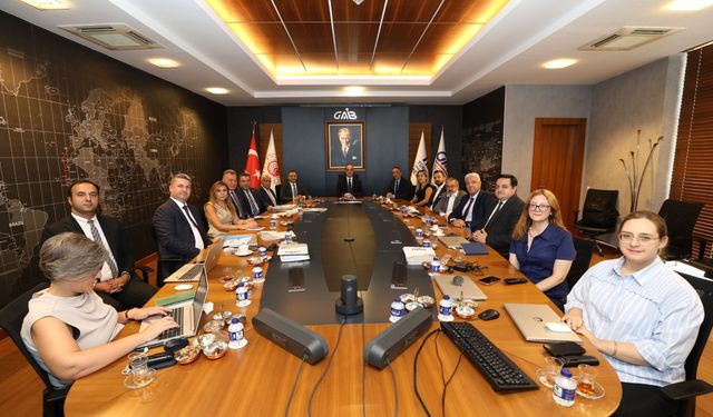 Tekstil sektörü üretmeye ve ihracata devam ediyor