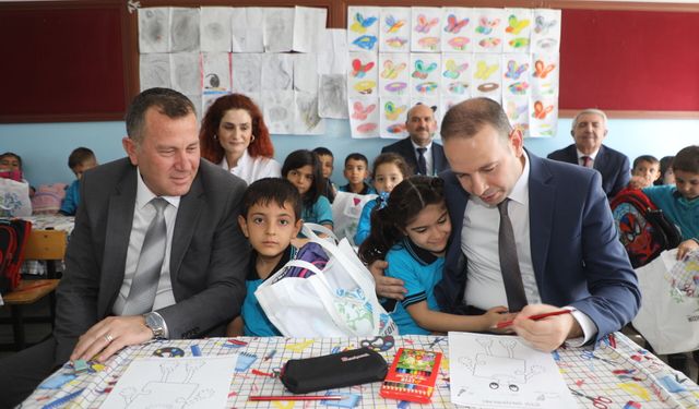 Gaziantepli öğrencilere kırtasiye desteği! Destek bizden başarı öğrencilerden