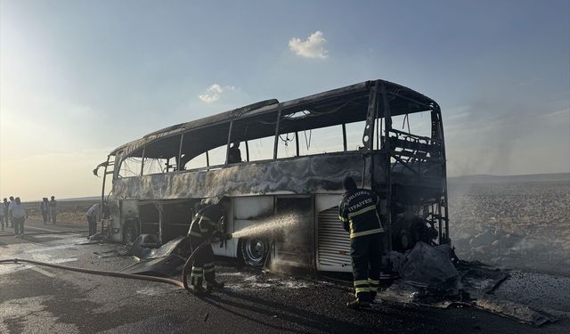 Yolcu otobüsü küle döndü!