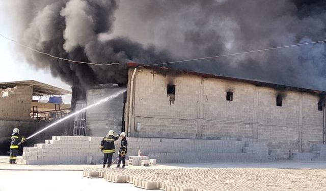 Gaziantep'te atık yağ tesisinde yangın: Müdahale sürüyor