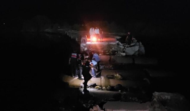 Gaziantep’te su seviyesi yükseldi, Yıkık köprüde mahsur kalan 4 kişi kurtarıldı
