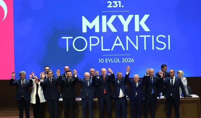 AK Parti’ye geçişler devam ediyor: 4 belediye başkanı rozet taktı