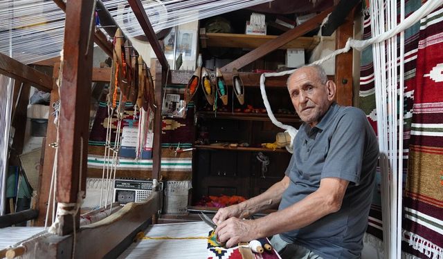 Gaziantep’te 3 metrekarelik dükkanından dünyaya açılıyor