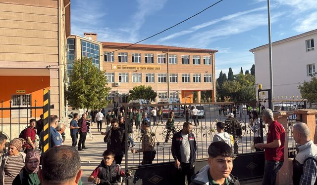 Manisa'da o okul önünde silah sesleri yükselmişti! Veliler okula akın etti...