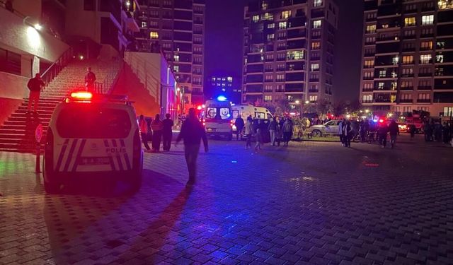 Bina yangını: Mahsur kalan 19 kişi kurtarıldı