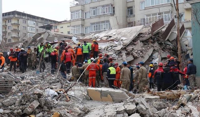6 Şubat enkazlarıyla ilgili davada ilk duruşma!