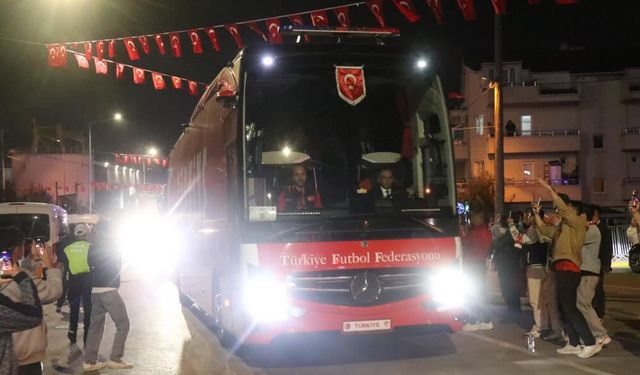 Fransa ve Türkiye milli takımları Stadyumda (VİDEOHABER)