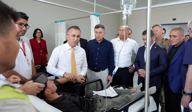 Gaziantep Valisi Çeber ve Bozgeyik’ten tedavi gören işçilere ziyaret! Yaralıların durumu hakkında bilgi aldılar