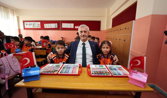 Gaziantep’te öğrencilerin hediyesi Şahinbey Belediyesi’nden!