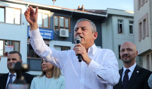 Özgür Özel'den peş peşe gaflar: Eski partisi CHP dedi, ardından İYİ Parti dedi