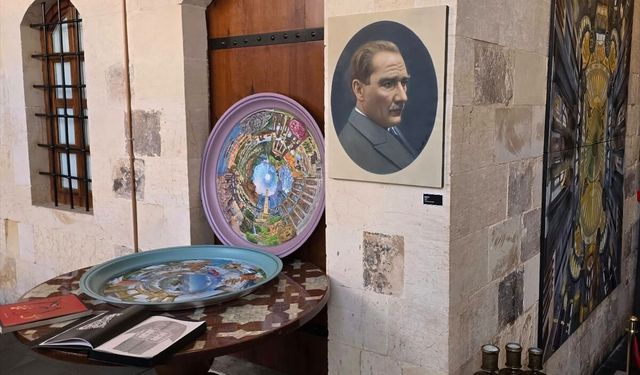 Gaziantep'teki tarihi Hışvahan'da Ressam İsmil Acar'ın retrospektif sergisi açıldı